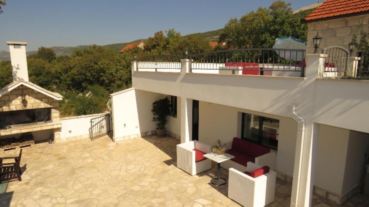 Вилла Dvori Stipanovi With Heated Pool And Jacuzzi Donje Rascane Экстерьер фото