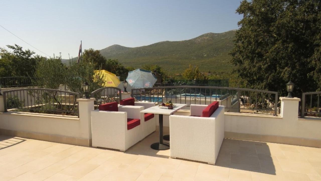 Вилла Dvori Stipanovi With Heated Pool And Jacuzzi Donje Rascane Экстерьер фото